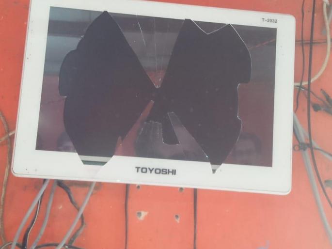 Maharashtra Election 2019: Shiv Sena shakha vandalised at Turbhe | महाराष्ट्र निवडणूक २०१९: तुर्भे येथे शिवसेनेच्या शाखेची तोडफोड 