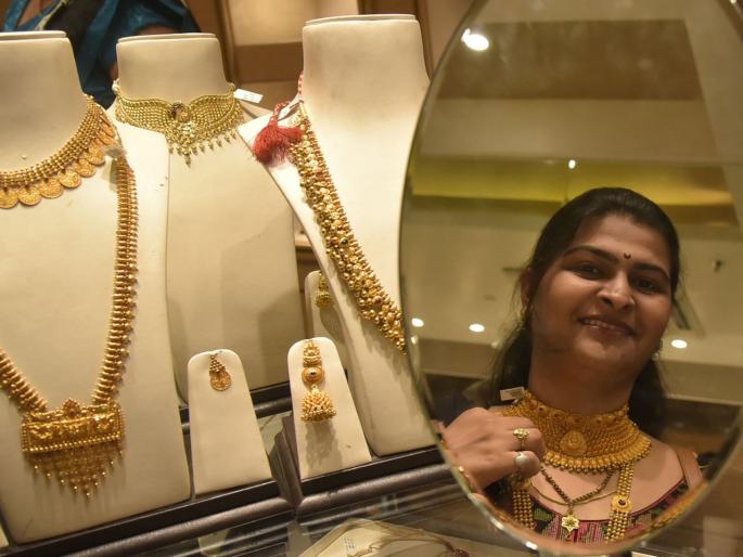 Gold and silver prices today 15 sept 2025 falls Quickly check the price of 14 to 24 carat gold | सोन्या-चांदीच्या दरात घसरण; पटापट चेक करा १४ ते २४ कॅरेट सोन्याचा भाव