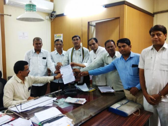 Indian Youth Democracy Janakranti Morcha launches eye-catching fast | भारतीय युवा लोकशाही जनक्रांती मोर्चातर्फे लक्षवेधी उपोषण