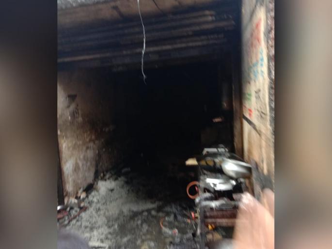 Cylinder blast at breakfast house in ulhasnagar; One death and one injured | नाश्ता हाऊसमध्ये सिलेंडरचा स्फोट; एकाचा मृत्यू तर एकजण जखमी Cylinder blast at breakfast house in ulhasnagar; One death and one injured | नाश्ता हाऊसमध्ये सिलेंडरचा स्फोट; एकाचा मृत्यू तर एकजण जखमी