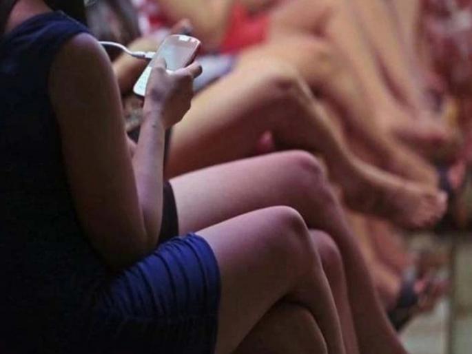 The sex racket was operated under the name of the waiters; 40 rescued | वेटर्सच्या नावाखाली चालवलं जात होतं सेक्स रॅकेट; ४० जणींची सुटका The sex racket was operated under the name of the waiters; 40 rescued | वेटर्सच्या नावाखाली चालवलं जात होतं सेक्स रॅकेट; ४० जणींची सुटका