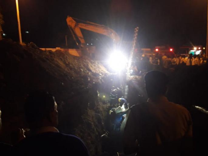 two worker died in land slide in dapodi | दापाेडीत ढिगाऱ्याखाली गाडले गेलेल्या दाेघांचा मृत्यू two worker died in land slide in dapodi | दापाेडीत ढिगाऱ्याखाली गाडले गेलेल्या दाेघांचा मृत्यू