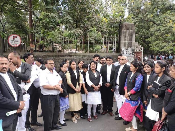 Lawyers in Pune protest against Hyderabad rape incident | हैद्राबाद बलात्कार घटनेचा पुण्यातील वकिलांकडून निषेध Lawyers in Pune protest against Hyderabad rape incident | हैद्राबाद बलात्कार घटनेचा पुण्यातील वकिलांकडून निषेध