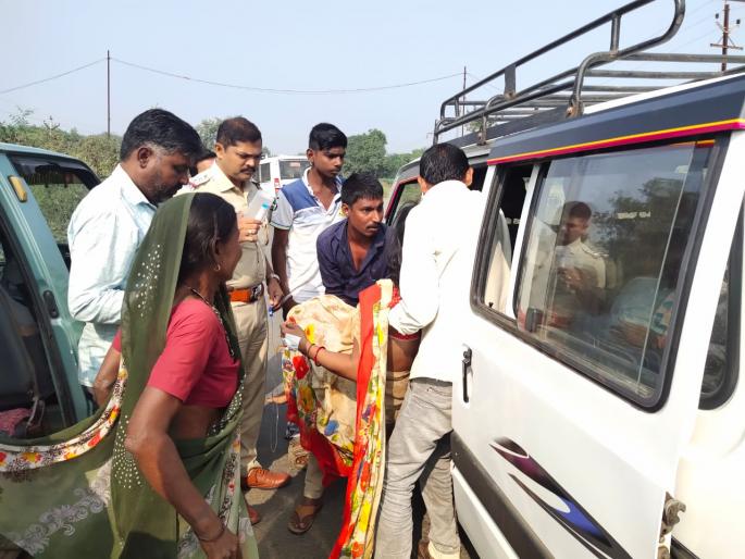Police inspector rushed to help save the life of a distressed woman | प्रकृती अत्यावस्थ झालेल्या महिलेचा प्राण वाचविण्यासाठी मदतीला धावले पोलीस निरिक्षक Police inspector rushed to help save the life of a distressed woman | प्रकृती अत्यावस्थ झालेल्या महिलेचा प्राण वाचविण्यासाठी मदतीला धावले पोलीस निरिक्षक