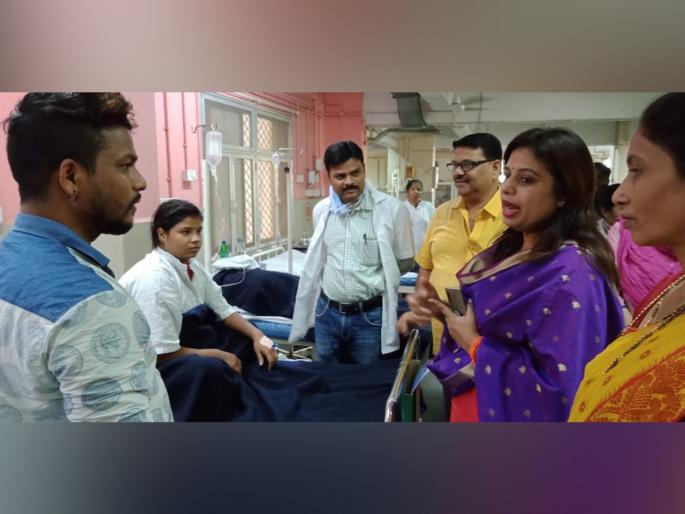 30 people poisoned by eating birthday cake | वाढदिवसाचा केक खाल्याने ३० जणांना झाली विषबाधा 30 people poisoned by eating birthday cake | वाढदिवसाचा केक खाल्याने ३० जणांना झाली विषबाधा