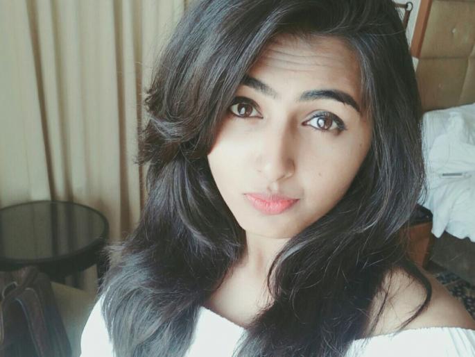 Shocking! Accidental death of young woman falling from local train | धक्कादायक! लोकलमधून पडून तरुणीचा अपघाती मृत्यू Shocking! Accidental death of young woman falling from local train | धक्कादायक! लोकलमधून पडून तरुणीचा अपघाती मृत्यू