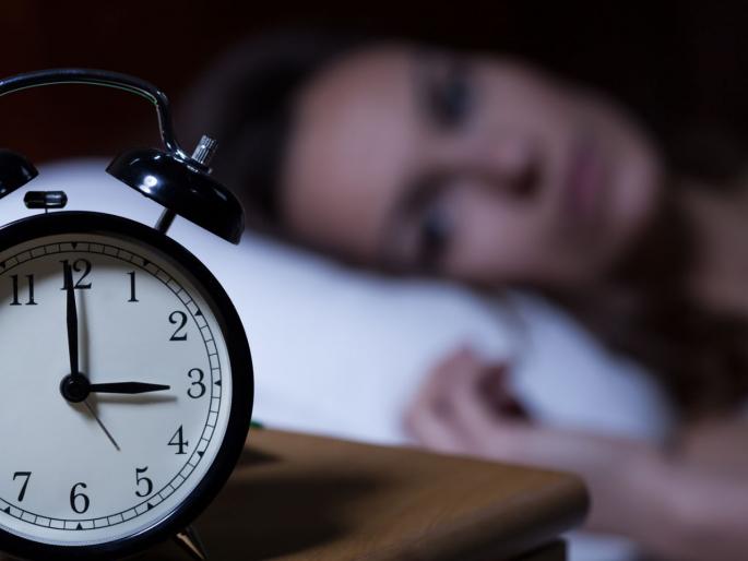 Hypanic jerk causes why your body twitch after falling asleep | तुम्ही सुद्धा झोपेत दचकता का? जाणून घ्या कारणं आणि उपाय Hypanic jerk causes why your body twitch after falling asleep | तुम्ही सुद्धा झोपेत दचकता का? जाणून घ्या कारणं आणि उपाय