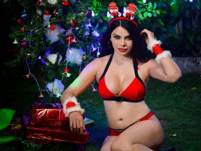 OMG: Sherlyn Chopra is the hot Santa Claus of the year ! | OMG: शर्लिन चोप्राने सोडल्या सर्व मर्यादा, सांताक्लॉज बनत शेअर केले सेक्सी फोटो