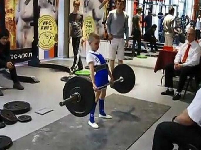 11year old boy has made the effort to make the wrestler | लय भारी! पहिलवानालाही घाम फुटेल असा पराक्रम केलाय ११ वर्षाच्या मुलाने 11year old boy has made the effort to make the wrestler | लय भारी! पहिलवानालाही घाम फुटेल असा पराक्रम केलाय ११ वर्षाच्या मुलाने