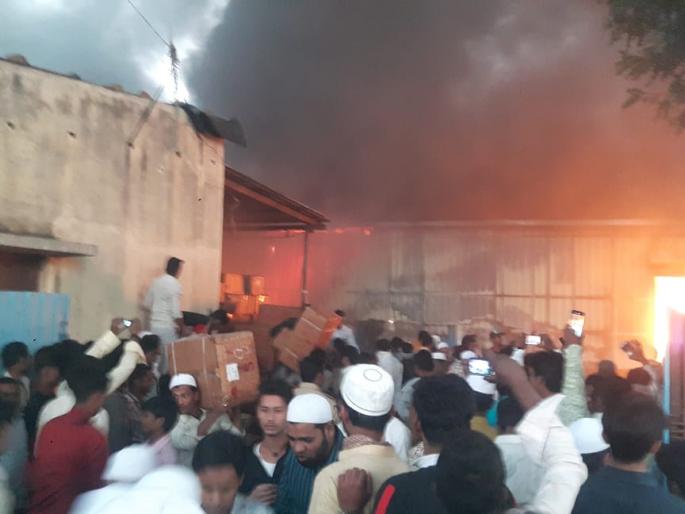 Fire breaks out in Malegaon Loss of billions | मालेगावमध्ये सुताच्या गोडाऊनला भीषण आग; कोट्यवधींचे नुकसान