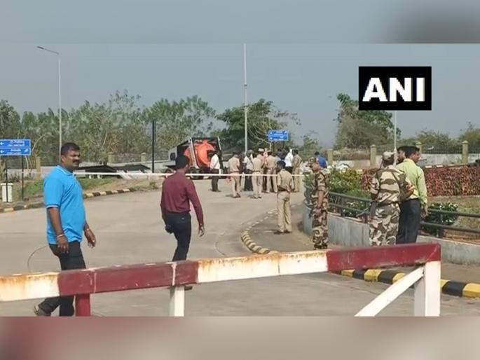 Sensational! Explosive bag found at Mangaluru Airport | खळबळजनक! मंगळुरु विमानतळावर सापडली स्फोटकाची भरलेली बॅग  Sensational! Explosive bag found at Mangaluru Airport | खळबळजनक! मंगळुरु विमानतळावर सापडली स्फोटकाची भरलेली बॅग