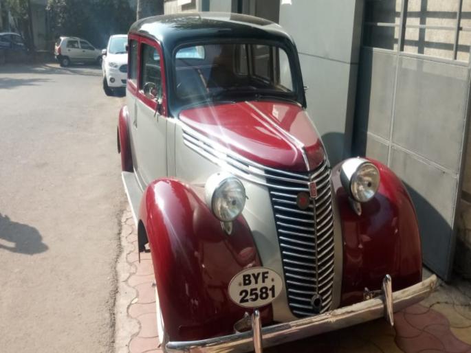 Video: vintage car rally on the occasion of republic day | व्हिडीओ : प्रजासत्ताक दिनाचे अनाेखे सेलिब्रेशन ; व्हिंटेज गाड्यांची काढण्यात आली रॅली