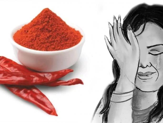 Trio stuff chili powder into woman's private parts; shoot video on mobile | धक्कादायक! महिलेच्या गुप्तांगात मिरची पावडर टाकून केला व्हिडीओ शूट Trio stuff chili powder into woman's private parts; shoot video on mobile | धक्कादायक! महिलेच्या गुप्तांगात मिरची पावडर टाकून केला व्हिडीओ शूट