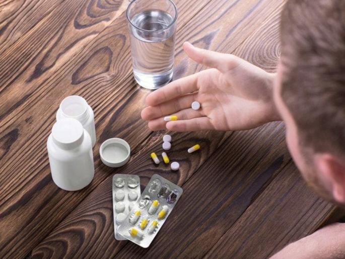 Painkillers can cause serious problems to health | पेनकिलरच्या सेवनाने होऊ शकतात 'या' गंभीर समस्या, वाचा कोणत्या Painkillers can cause serious problems to health | पेनकिलरच्या सेवनाने होऊ शकतात 'या' गंभीर समस्या, वाचा कोणत्या