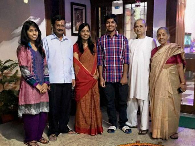 delhi election results third time arvind kejriwal won he was born on janmashtami in haryana | Delhi Election Results : ...म्हणून अरविंद केजरीवाल यांना कुटुंबीय म्हणायचे 'कृष्ण' delhi election results third time arvind kejriwal won he was born on janmashtami in haryana | Delhi Election Results : ...म्हणून अरविंद केजरीवाल यांना कुटुंबीय म्हणायचे 'कृष्ण'