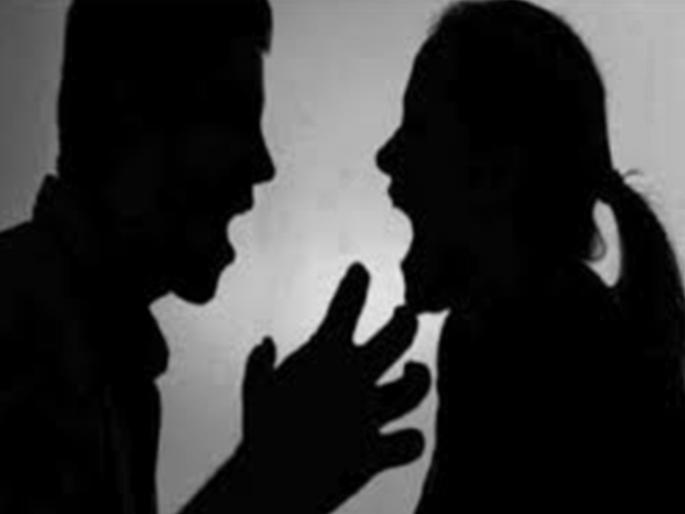 Husband opposes wife's massage parlour job, so wife stabbed husband pda | मसाज पार्लरच्या नोकरीला पतीने केला विरोध, पत्नीने घातले कोयत्याने घाव 