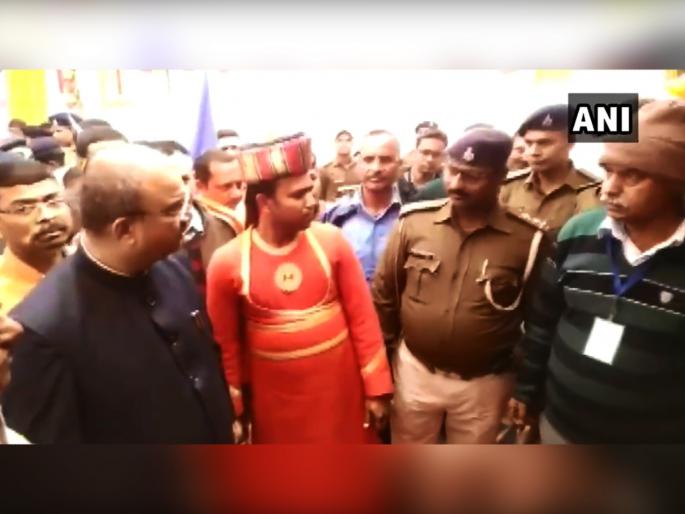 Video : Police officer falls too expensive to inquire about minister in Bihar | Video : मंत्र्याची चुकून चौकशी करणं पोलीस अधिकाऱ्याला पडली महागात Video : Police officer falls too expensive to inquire about minister in Bihar | Video : मंत्र्याची चुकून चौकशी करणं पोलीस अधिकाऱ्याला पडली महागात