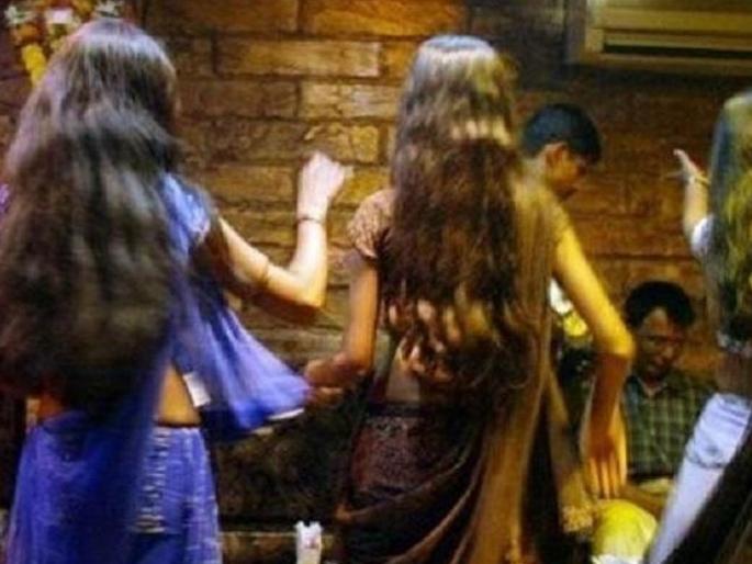 Police raided the bar during the obscene dance;six people arrested | छम छम सुरु असताना पोलिसांनी बारवर टाकला छापा; सहा जणांना बेड्या