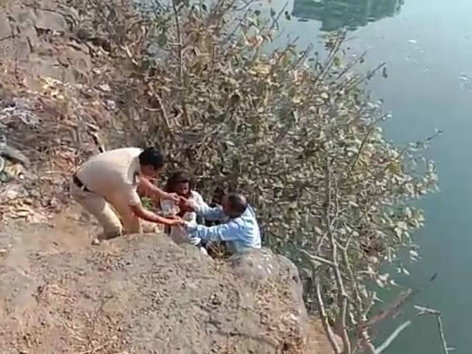 Shocking! extreme step took by person because of his skin cancer | धक्कादायक ! त्वचेच्या कॅन्सरला कंटाळून उचलले टाेकाचे पाऊल Shocking! extreme step took by person because of his skin cancer | धक्कादायक ! त्वचेच्या कॅन्सरला कंटाळून उचलले टाेकाचे पाऊल