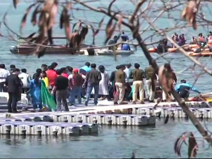 Big accident avoided! The boat carrying the IPS officers was capsized | मोठा अपघात टळला! आयपीएस अधिकाऱ्यांना नेणारी बोट उलटली Big accident avoided! The boat carrying the IPS officers was capsized | मोठा अपघात टळला! आयपीएस अधिकाऱ्यांना नेणारी बोट उलटली