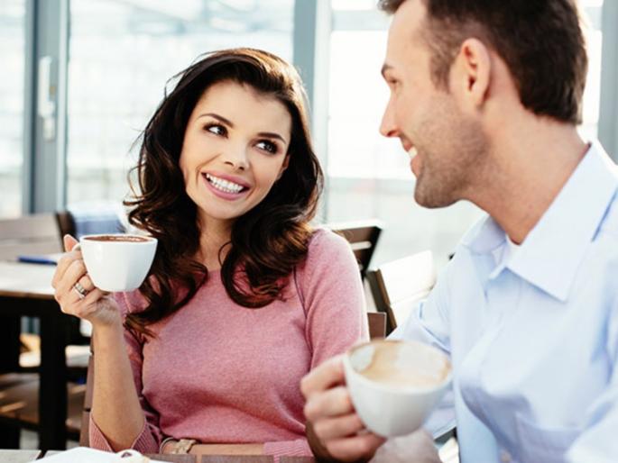 Things that you should know before giving complement to girl | मुलींना इंप्रेस करायचं असेल तर कॉम्पलिमेंट देताना 'या' गोष्टी माहित असायलाच हव्यात Things that you should know before giving complement to girl | मुलींना इंप्रेस करायचं असेल तर कॉम्पलिमेंट देताना 'या' गोष्टी माहित असायलाच हव्यात