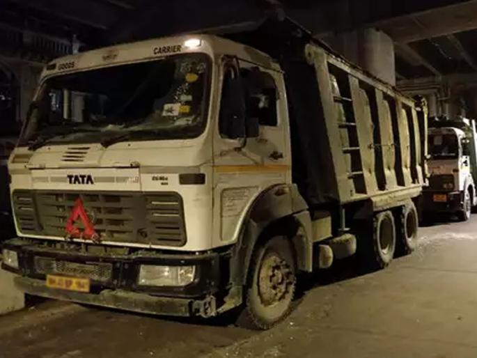 Speedy dumper blew up the trio; Both died in accident pda | भरधाव डंपरने तिघांना उडवले; दोघांचा झाला मृत्यू Speedy dumper blew up the trio; Both died in accident pda | भरधाव डंपरने तिघांना उडवले; दोघांचा झाला मृत्यू