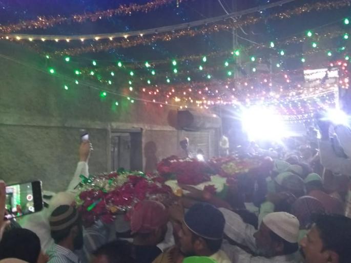 Chalisgaon begins the procession of Bamoshi Babur; Three hundred years of tradition | चाळीसगावला बामोशी बाबांच्या ऊरुसाला सुरुवात; तीनशे वर्षांची परंपरा Chalisgaon begins the procession of Bamoshi Babur; Three hundred years of tradition | चाळीसगावला बामोशी बाबांच्या ऊरुसाला सुरुवात; तीनशे वर्षांची परंपरा