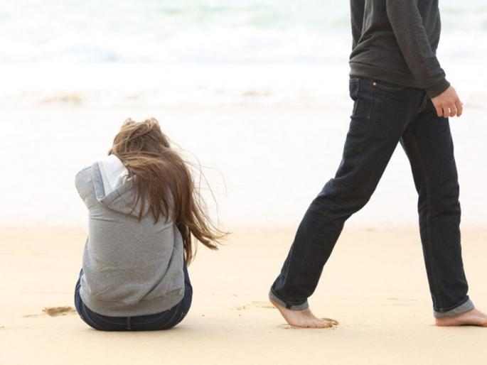 Relationship tips for such people can cheat you myb | 'या' सवयी दिसत असतील तर समजून जा पार्टनर धोका देण्याच्या तयारीत आहे.... Relationship tips for such people can cheat you myb | 'या' सवयी दिसत असतील तर समजून जा पार्टनर धोका देण्याच्या तयारीत आहे....