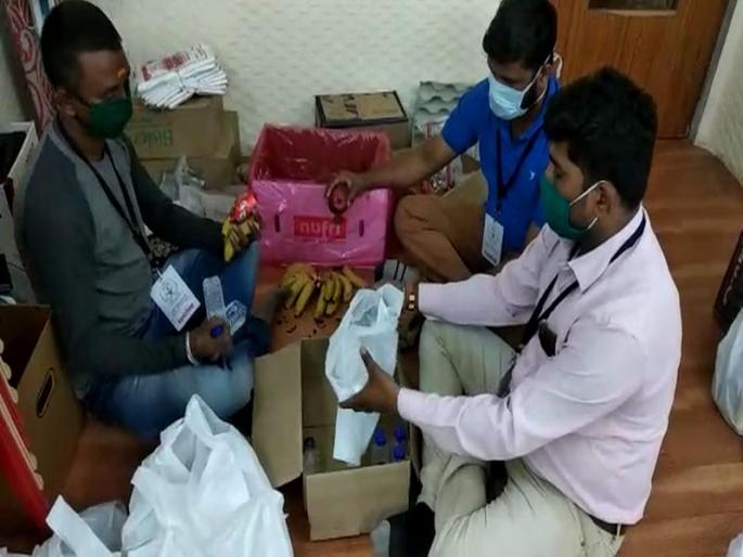 Shops closed due to public curfew across India; Provide fruits, water, biscuits from Swami Foundation | भारतभर जनता कर्फ्यूमुळे दुकानं बंद; स्वामी फाऊंडेशनकडून फळे, पाणी, बिस्किटची सोय Shops closed due to public curfew across India; Provide fruits, water, biscuits from Swami Foundation | भारतभर जनता कर्फ्यूमुळे दुकानं बंद; स्वामी फाऊंडेशनकडून फळे, पाणी, बिस्किटची सोय