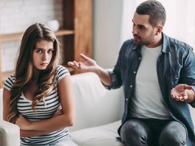 Coronavirus : How Single people are happier than couples in lockdown myb | Coronavirus : लॉकडाऊनमध्ये कपल्सपेक्षा जास्त आनंदी आहेत सिंगल लोक, कसे? Coronavirus : How Single people are happier than couples in lockdown myb | Coronavirus : लॉकडाऊनमध्ये कपल्सपेक्षा जास्त आनंदी आहेत सिंगल लोक, कसे?