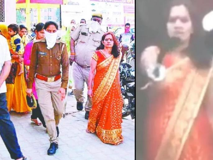 CoronaVirus Lockdown: 'She' stands in front of police with a sword; Said 'stop me if you dare' pda | CoronaVirus Lockdown: 'ती' पोलिसांसमोर तलवार घेऊनच उभी ठाकली; म्हणाली 'हिंमत असेल तर हटवून दाखवा' CoronaVirus Lockdown: 'She' stands in front of police with a sword; Said 'stop me if you dare' pda | CoronaVirus Lockdown: 'ती' पोलिसांसमोर तलवार घेऊनच उभी ठाकली; म्हणाली 'हिंमत असेल तर हटवून दाखवा'