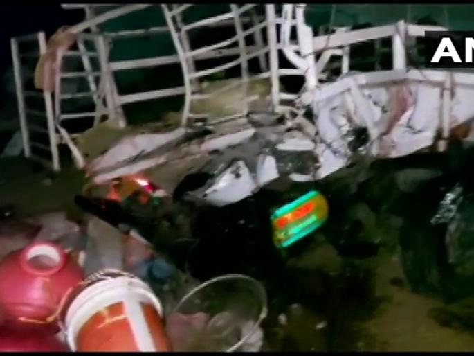 Coronavirus 5 persons died and 6 injured in accident in Telangana sss | Coronavirus : काम नसल्याने गावी परतणाऱ्या मजुरांच्या वाहनाचा भीषण अपघात, 5 जणांचा मृत्यू