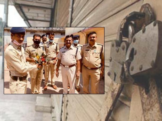 Coronavirus bhopal police constable reached duty by walking 450 km SSS | Coronavirus : देशसेवेसाठी कायपण! लॉकडाऊनमध्ये ड्यूटीवर पोहोचण्यासाठी त्यांनी केला तब्बल 450 किमी पायी प्रवास Coronavirus bhopal police constable reached duty by walking 450 km SSS | Coronavirus : देशसेवेसाठी कायपण! लॉकडाऊनमध्ये ड्यूटीवर पोहोचण्यासाठी त्यांनी केला तब्बल 450 किमी पायी प्रवास