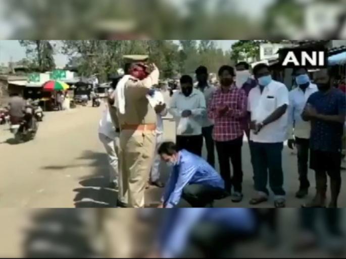 Video : CoronaVirus: You're doing a great job; MLA holds a police legs to show his gratitude pda | Video : CoronaVirus: तुम्ही खूप छान काम करताय; कृतज्ञता व्यक्त करण्यासाठी आमदारानं धरले पोलिसांचे पाय Video : CoronaVirus: You're doing a great job; MLA holds a police legs to show his gratitude pda | Video : CoronaVirus: तुम्ही खूप छान काम करताय; कृतज्ञता व्यक्त करण्यासाठी आमदारानं धरले पोलिसांचे पाय