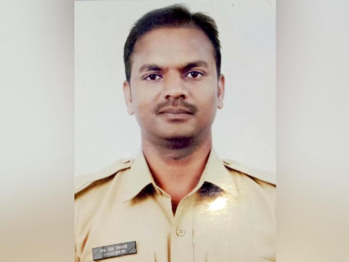 Police attempted suicide due to lack of food, police saved live pda | Coronavirus : जेवायला नाही म्हणून महिलेचा आत्महत्येचा प्रयत्न, पोलिसामुळे वाचले प्राण Police attempted suicide due to lack of food, police saved live pda | Coronavirus : जेवायला नाही म्हणून महिलेचा आत्महत्येचा प्रयत्न, पोलिसामुळे वाचले प्राण