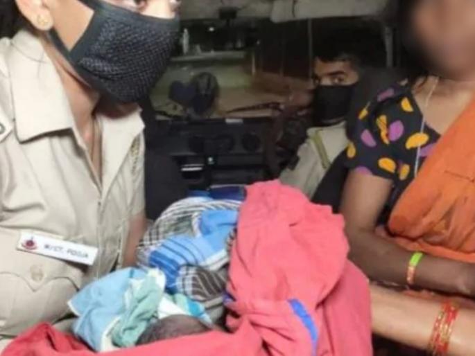 Humanity in khaki! woman gave birth to child in police gypsy at delhi kotla mubarakpur pda | खाकीतली माणुसकी! असाह्य कळा सोसणाऱ्या गरोदर महिलेची पोलिसांनी गाडीत केली प्रसूती   Humanity in khaki! woman gave birth to child in police gypsy at delhi kotla mubarakpur pda | खाकीतली माणुसकी! असाह्य कळा सोसणाऱ्या गरोदर महिलेची पोलिसांनी गाडीत केली प्रसूती