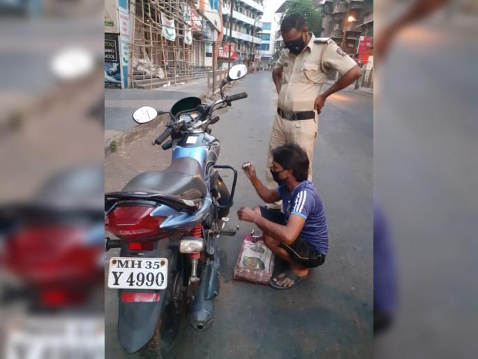 Coronavirus: Bike Repair Service Providing 'Suresh Garagewala' to Police and Needles During Lockdown | Coronavirus: लॉकडाऊन काळात पोलीस अन् गरजूंना ‘सुरेश गॅरेजवाला’ देतोय दुचाकी दुरुस्ती सेवा Coronavirus: Bike Repair Service Providing 'Suresh Garagewala' to Police and Needles During Lockdown | Coronavirus: लॉकडाऊन काळात पोलीस अन् गरजूंना ‘सुरेश गॅरेजवाला’ देतोय दुचाकी दुरुस्ती सेवा