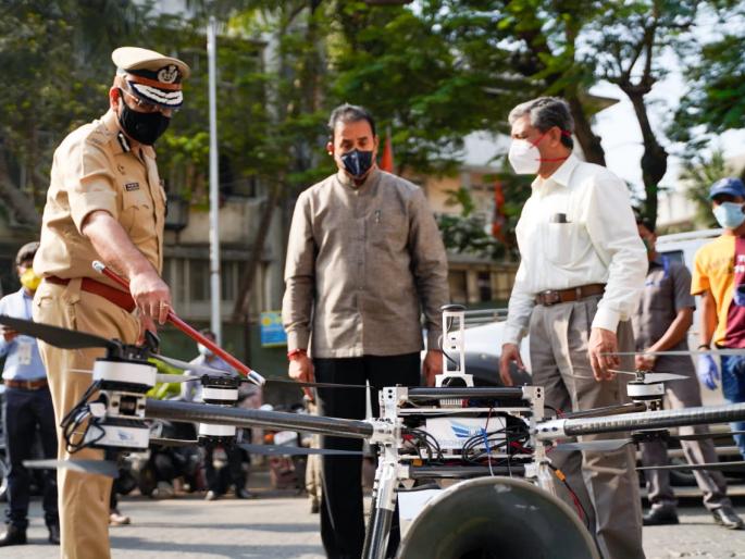 Coronavirus: Assisted modern drone for police to handle the situation during lockdown pda | Coronavirus : लॉकडाऊन काळात परिस्थिती हाताळण्यासाठी पोलिसांना आधुनिक ड्रोनची मदत Coronavirus: Assisted modern drone for police to handle the situation during lockdown pda | Coronavirus : लॉकडाऊन काळात परिस्थिती हाताळण्यासाठी पोलिसांना आधुनिक ड्रोनची मदत