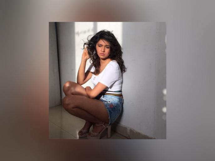 Gautami deshpande share her hot photo on instagram gda | लॉकडाऊन या मराठी अभिनेत्री शेअर केला हॉट फोटो, एकदा पाहाच! Gautami deshpande share her hot photo on instagram gda | लॉकडाऊन या मराठी अभिनेत्री शेअर केला हॉट फोटो, एकदा पाहाच!