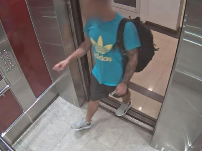 Coronavirus : As a reminder, he violated lockdown rules to meet his girlfriend pda | Coronavirus : आठवण आली म्हणून गर्लफ्रेंडला भेटण्यासाठी त्याने केले लॉकडाऊनचे उल्लंघन Coronavirus : As a reminder, he violated lockdown rules to meet his girlfriend pda | Coronavirus : आठवण आली म्हणून गर्लफ्रेंडला भेटण्यासाठी त्याने केले लॉकडाऊनचे उल्लंघन