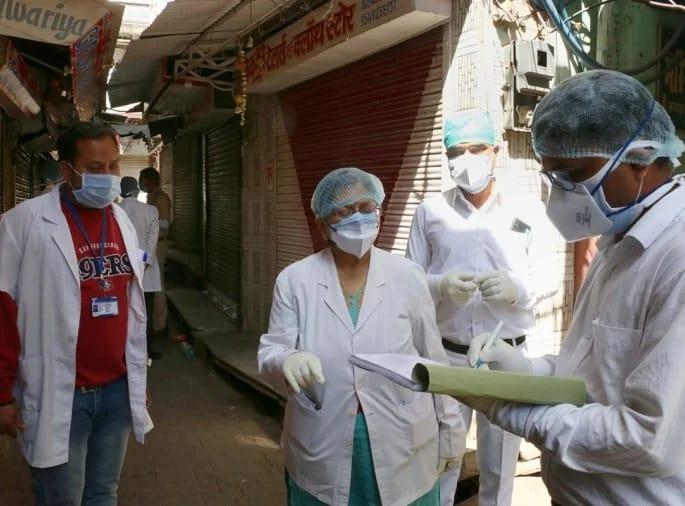 Coronavirus : Shame! During the doctor's funeral attacked on the doctors in kerala pda | Coronavirus : लाजिरवाणा प्रकार! डॉक्टरच्या अंत्यविधीदरम्यान समाजकंटकांनी केला डॉक्टरांवर हल्ला 