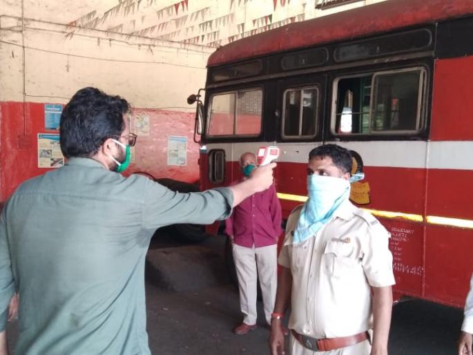 Examination of ST employees through thermal screening | एसटी कर्मचाऱ्यांची थर्मल स्क्रिनिंगद्वारे तपासणी सुरू Examination of ST employees through thermal screening | एसटी कर्मचाऱ्यांची थर्मल स्क्रिनिंगद्वारे तपासणी सुरू