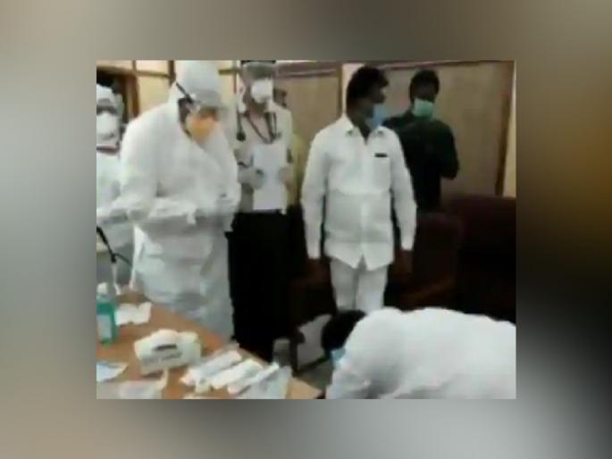 Coronavirus Video puducherry congress mla special thanks to doctors SSS | Coronavirus : ...म्हणून आमदाराने धरले डॉक्टरचे पाय, Video पाहून तुम्हीही कराल कौतुक Coronavirus Video puducherry congress mla special thanks to doctors SSS | Coronavirus : ...म्हणून आमदाराने धरले डॉक्टरचे पाय, Video पाहून तुम्हीही कराल कौतुक