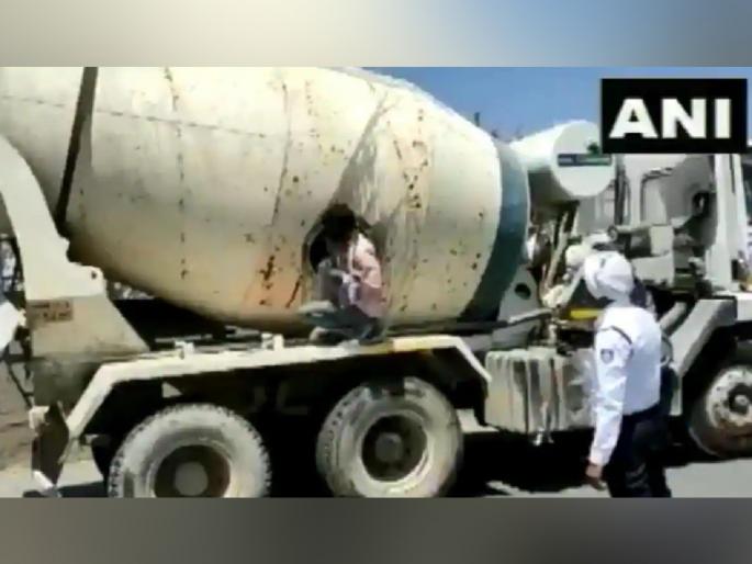 Video: In Lockdown Police caught 18 people traveling in a Concrede cement mixer | Video : लॉकडाऊनचा फज्जा! चक्क सिमेंट मिक्सरमधून प्रवास करणाऱ्या 18 जणांना पोलिसांनी पकडले Video: In Lockdown Police caught 18 people traveling in a Concrede cement mixer | Video : लॉकडाऊनचा फज्जा! चक्क सिमेंट मिक्सरमधून प्रवास करणाऱ्या 18 जणांना पोलिसांनी पकडले