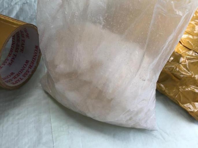 DRI action in lockdown, drugs worth Rs 35 lakh seized pda | लॉकडाऊनमध्ये डीआरआयची कारवाई, ३५ लाखांचे अमली पदार्थ जप्त  DRI action in lockdown, drugs worth Rs 35 lakh seized pda | लॉकडाऊनमध्ये डीआरआयची कारवाई, ३५ लाखांचे अमली पदार्थ जप्त