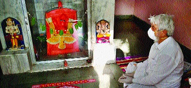 coronavirus: Agriculture minister's 5-hour silent agitation in Malegaon | coronavirus: कृषिमंत्र्यांचे मालेगावला ५ तास मौनव्रत आंदोलन, प्रशासनावर ताशेरे coronavirus: Agriculture minister's 5-hour silent agitation in Malegaon | coronavirus: कृषिमंत्र्यांचे मालेगावला ५ तास मौनव्रत आंदोलन, प्रशासनावर ताशेरे