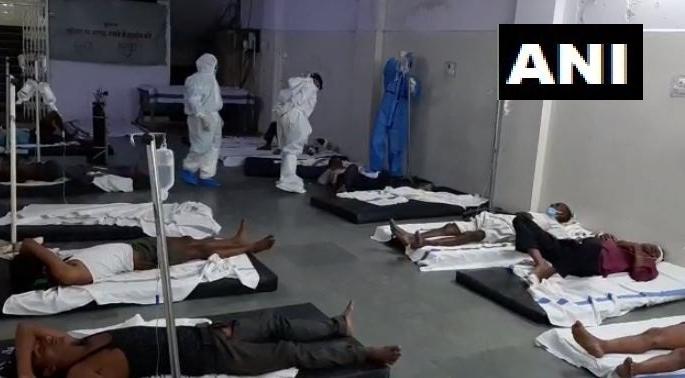 CoronaVirus Marathi News 5 laborers killed 11 injured in madhyapradesh SSS | CoronaVirus News : त्यांचा तो प्रवास ठरला अखेरचा! लॉकडाऊनमध्ये भीषण अपघात; 5 जणांचा मृत्यू, 11 जखमी