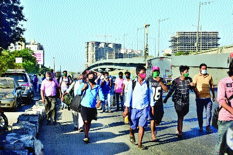 coronavirus: transport in the name of essential services, 20 crimes recorded; The police investigation will be more stringent | coronavirus: अत्यावश्यक सेवेच्या नावाखाली वाहतूक, २० गुन्ह्यांची नोंद; पोलीस तपासणी होणार अधिक कडक coronavirus: transport in the name of essential services, 20 crimes recorded; The police investigation will be more stringent | coronavirus: अत्यावश्यक सेवेच्या नावाखाली वाहतूक, २० गुन्ह्यांची नोंद; पोलीस तपासणी होणार अधिक कडक