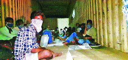 coronavirus: ‘Kaise bhi karke gaav jaana hai!’ The feeling of laborers in Vasai-Virar | coronavirus: ‘कैसे भी करके गाव जाना है!’ वसई-विरारमधील मजूरांची भावना coronavirus: ‘Kaise bhi karke gaav jaana hai!’ The feeling of laborers in Vasai-Virar | coronavirus: ‘कैसे भी करके गाव जाना है!’ वसई-विरारमधील मजूरांची भावना