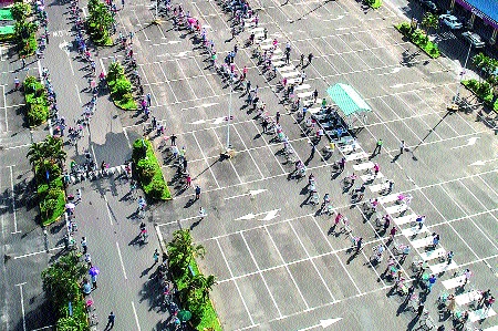 coronavirus: Mauritius coronavirus; But in the crisis of civil liberties | coronavirus: मॉरिशस कोरोनामुक्त; पण नागरी स्वातंत्र्य संकटात coronavirus: Mauritius coronavirus; But in the crisis of civil liberties | coronavirus: मॉरिशस कोरोनामुक्त; पण नागरी स्वातंत्र्य संकटात